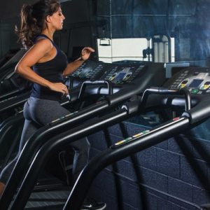 TREADMILL SPRINT WORKOUT! Only 25 minutes, and a killer interval combo. Pin for the next time you need cardio inspiration! fitnessista.com