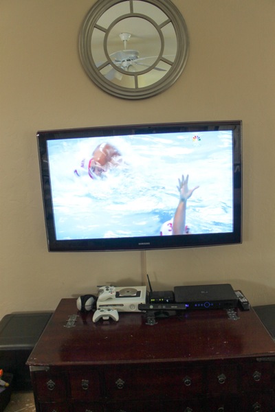 Mounted tv