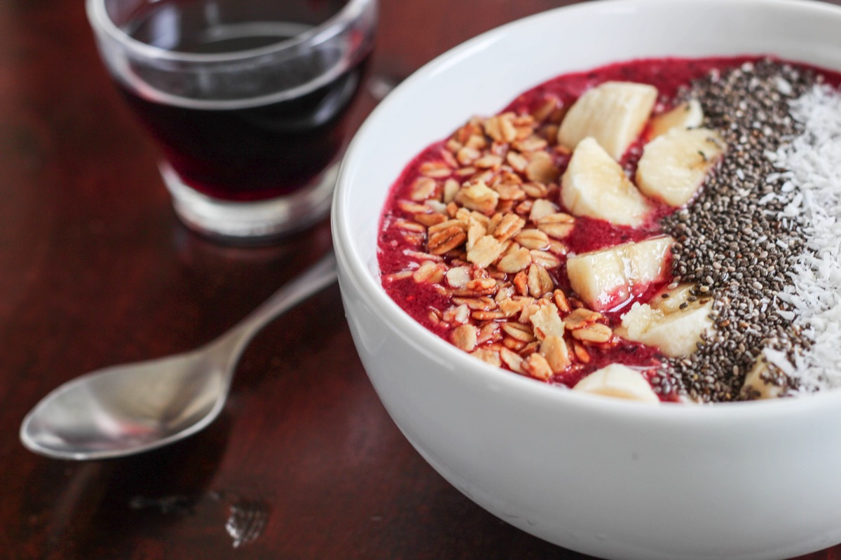 Tart cherry smoothie bowl 4