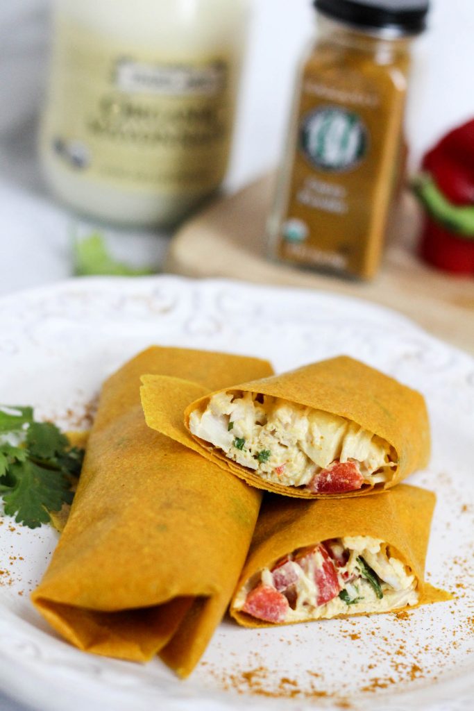 Healthy curry chicken salad turmeric wraps (Paleo and gluten-free) | fitnessista.com