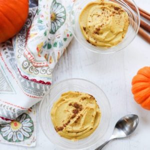 Vegan low-carb pumpkin mousse! A delicious and festive holiday clean treat. fitnessista.com